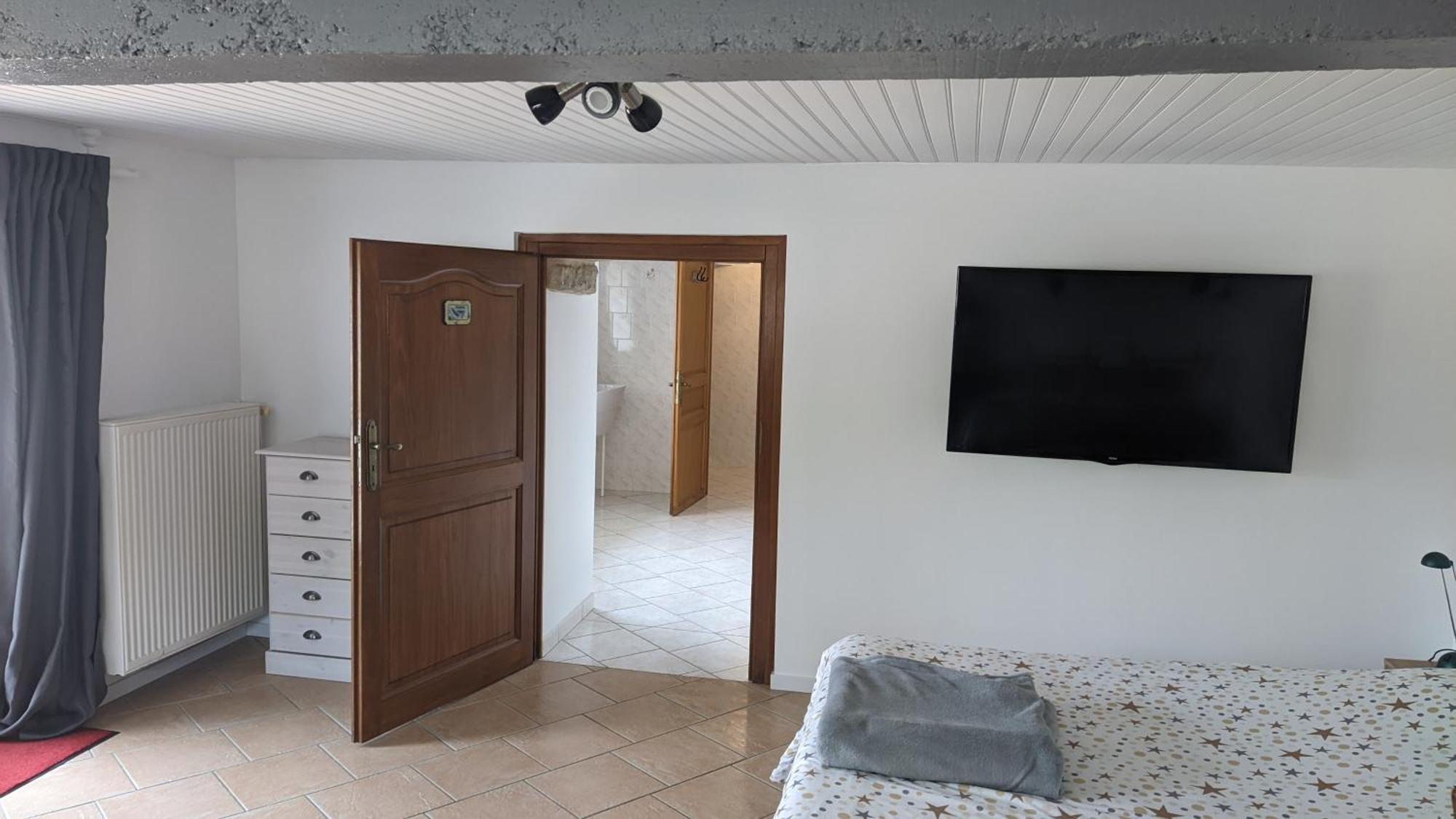 Studio A La Campagne Dans Corps De Ferme Renovee Chancey 객실 사진